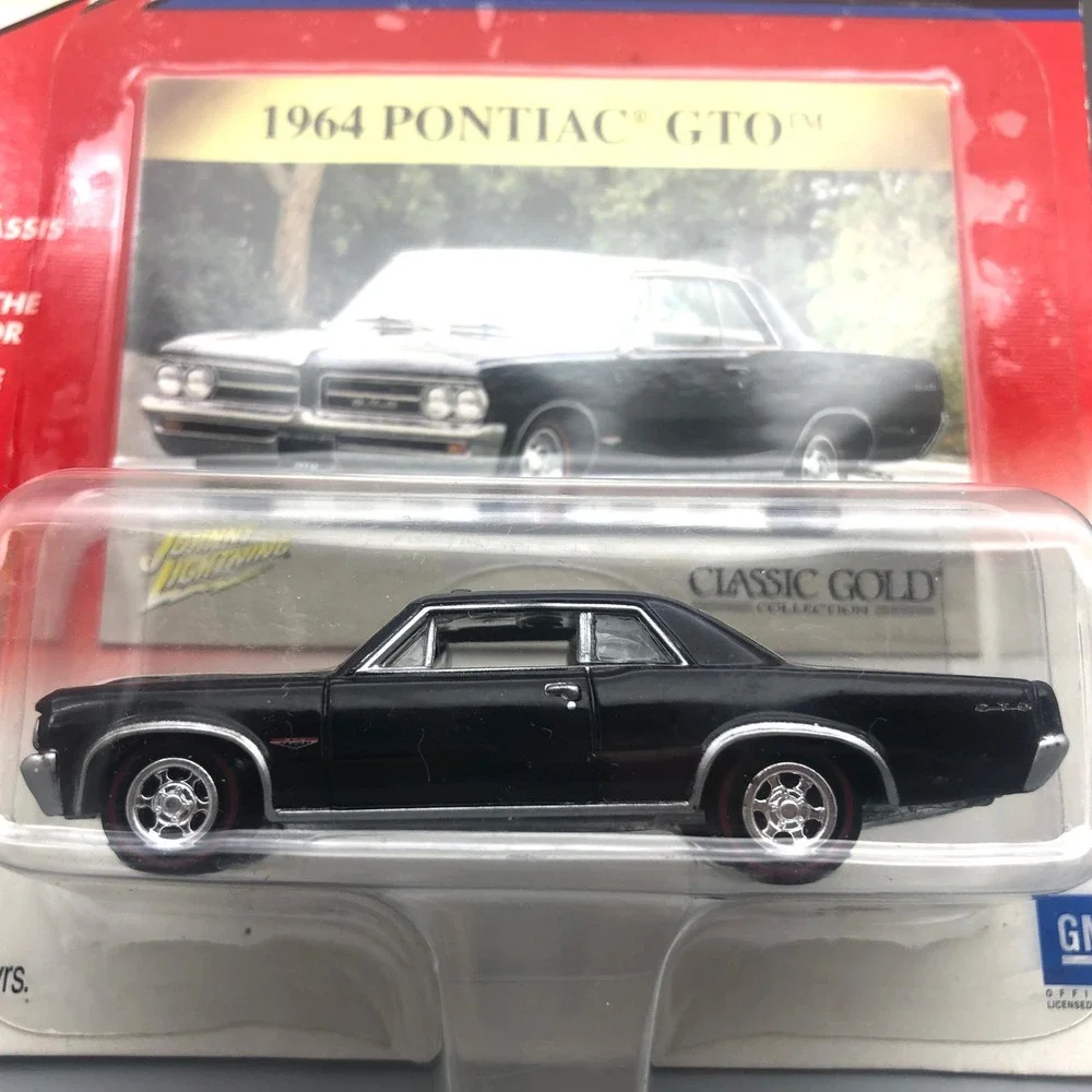 Johnny Lightning Classic Gold 1964 Pontiac GTO Black Diecast 1:64 Real Wheels